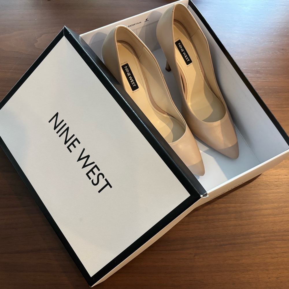 Nine West Fifth 9x9 Pointy Toe Pumps - Picture 6 of 6